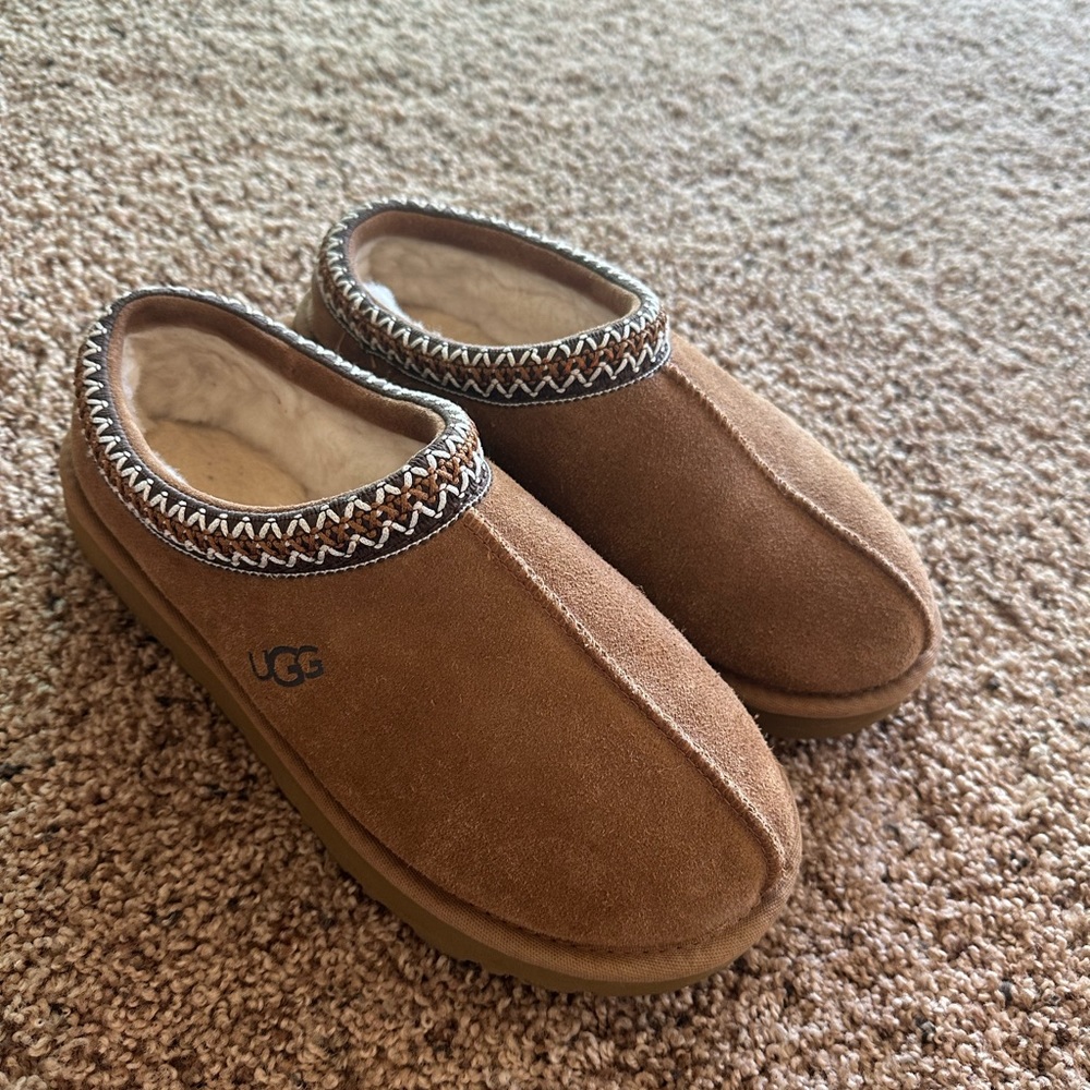 UGG chestnut slipper shoes